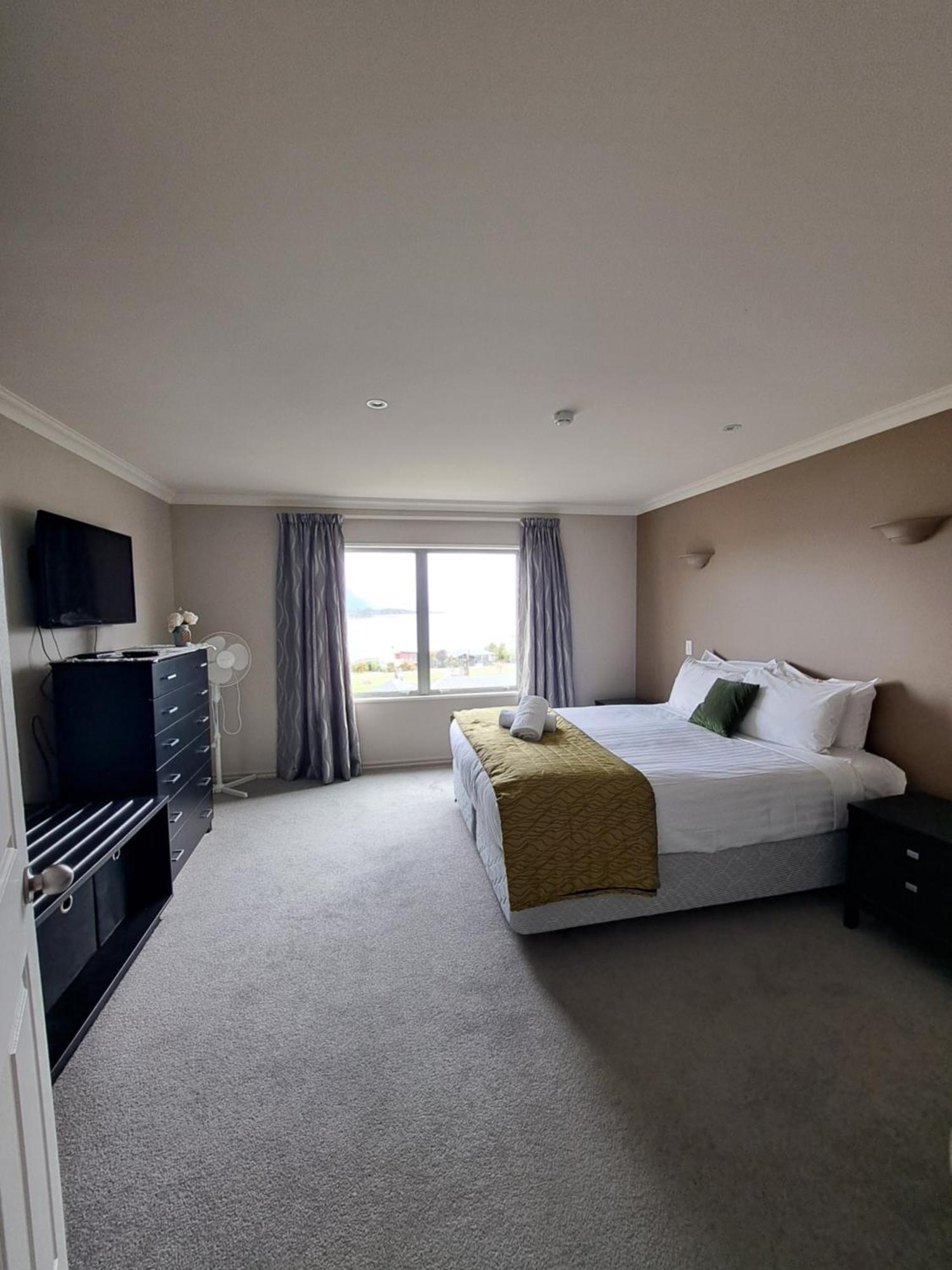 Hotel Lake Brunner Greymouth Exterior photo