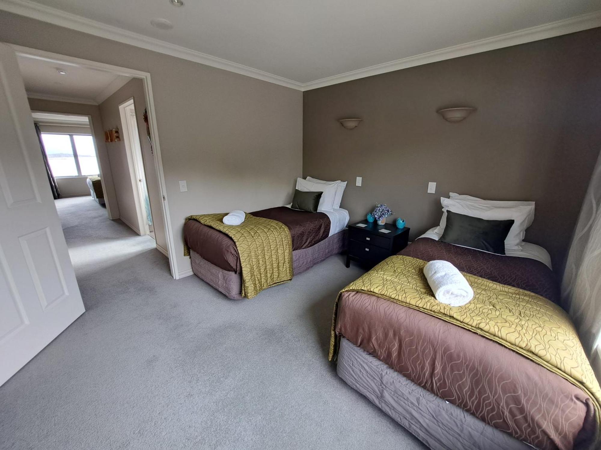 Hotel Lake Brunner Greymouth Exterior photo